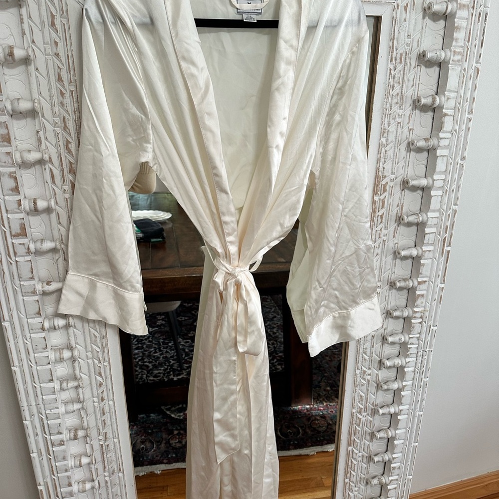 White Silk Long Robe Bridal
